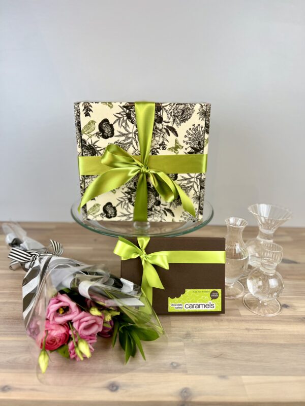 Sweets N' Blooms II. Gift Box - Image 3