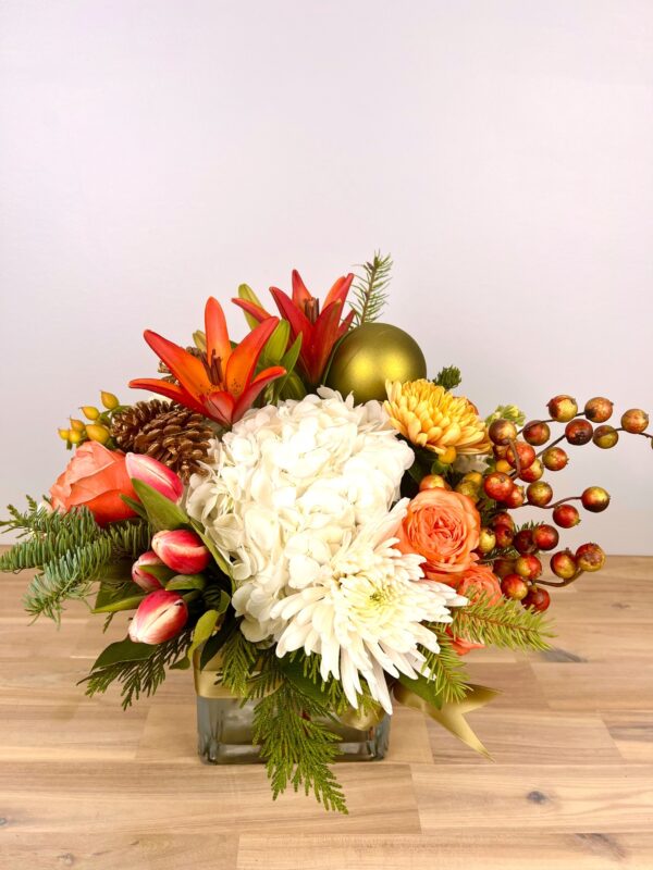 Holiday Coral charm in square glass vase 'Bold' - Image 3