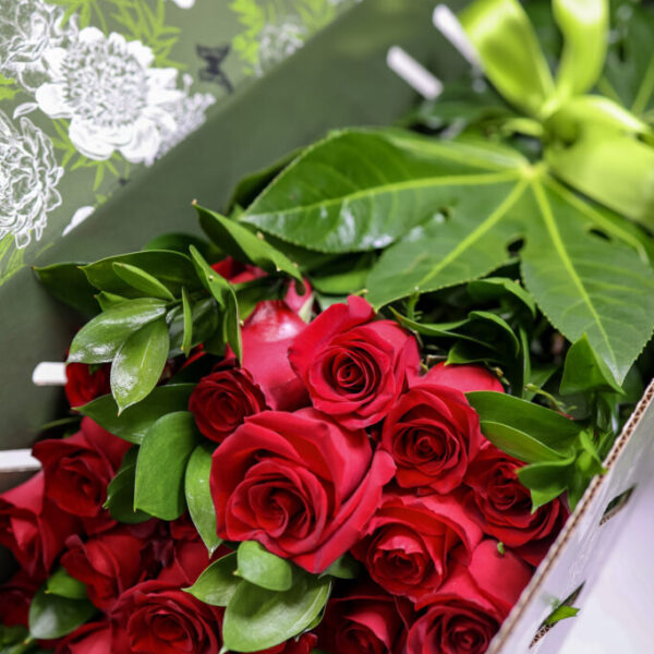 Signature Flower Box Red Roses